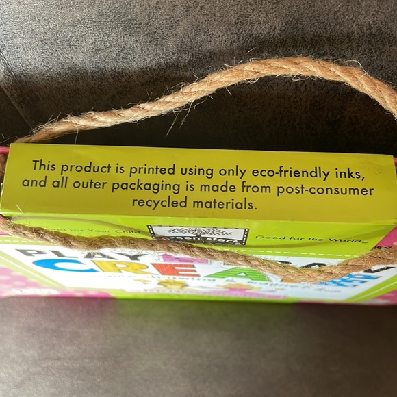 New Green Start Play Draw Create Reusable Drawing & Magnetic Kit - Princesses - Picture 3 of 8